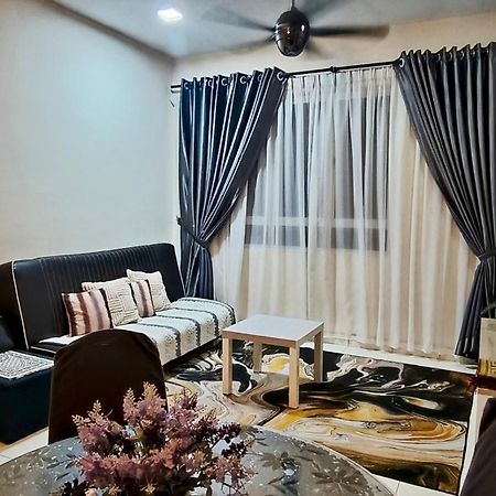 Leezahomestay Bayan Lepas Exteriör bild