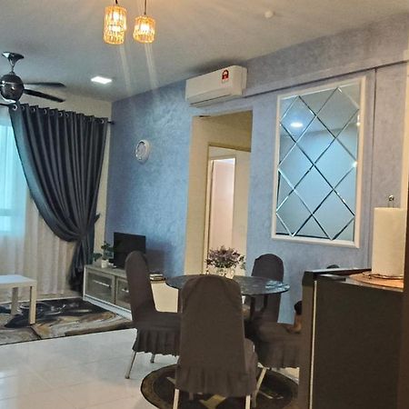 Leezahomestay Bayan Lepas Exteriör bild