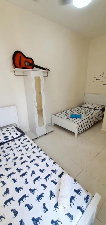 Leezahomestay Bayan Lepas Exteriör bild
