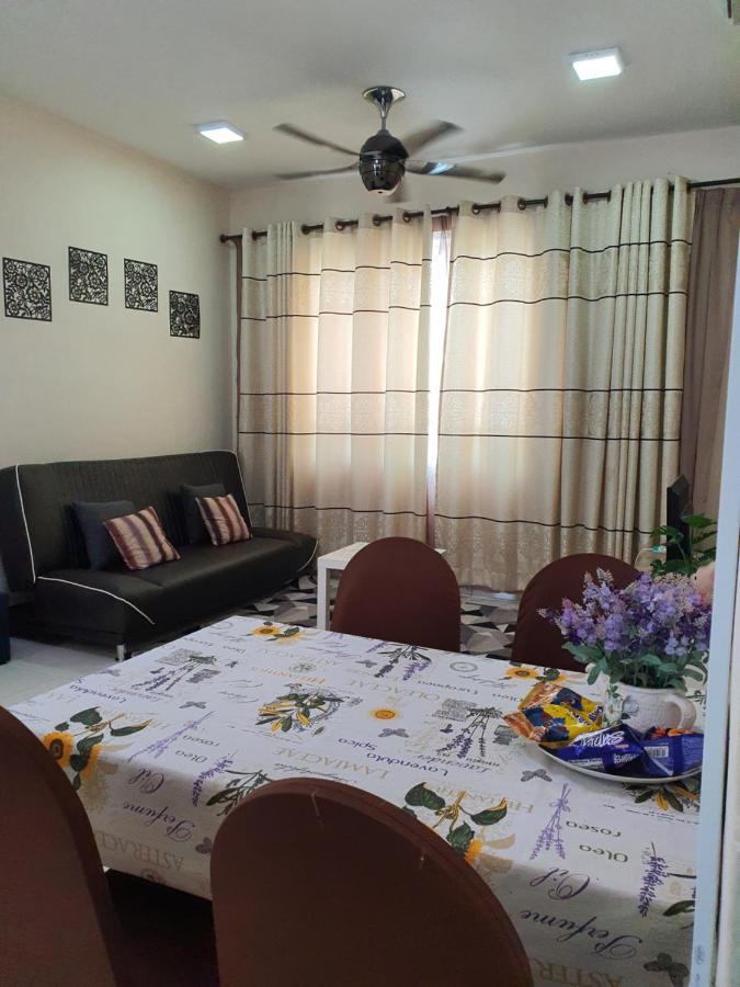 Leezahomestay Bayan Lepas Exteriör bild