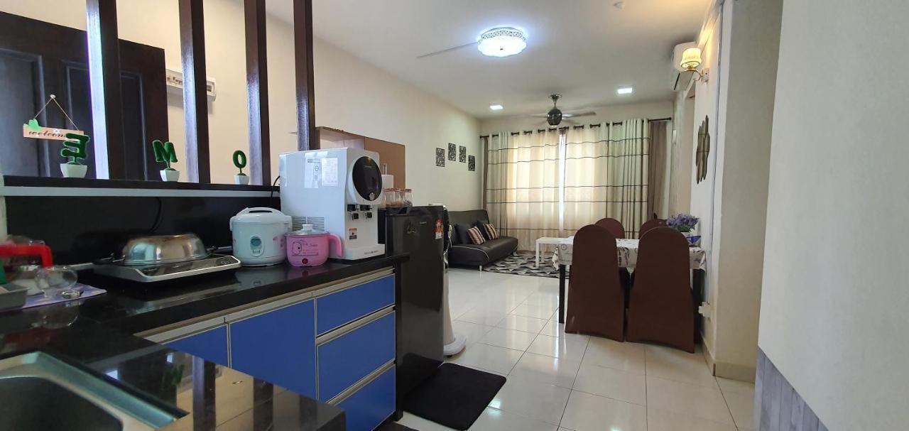 Leezahomestay Bayan Lepas Exteriör bild
