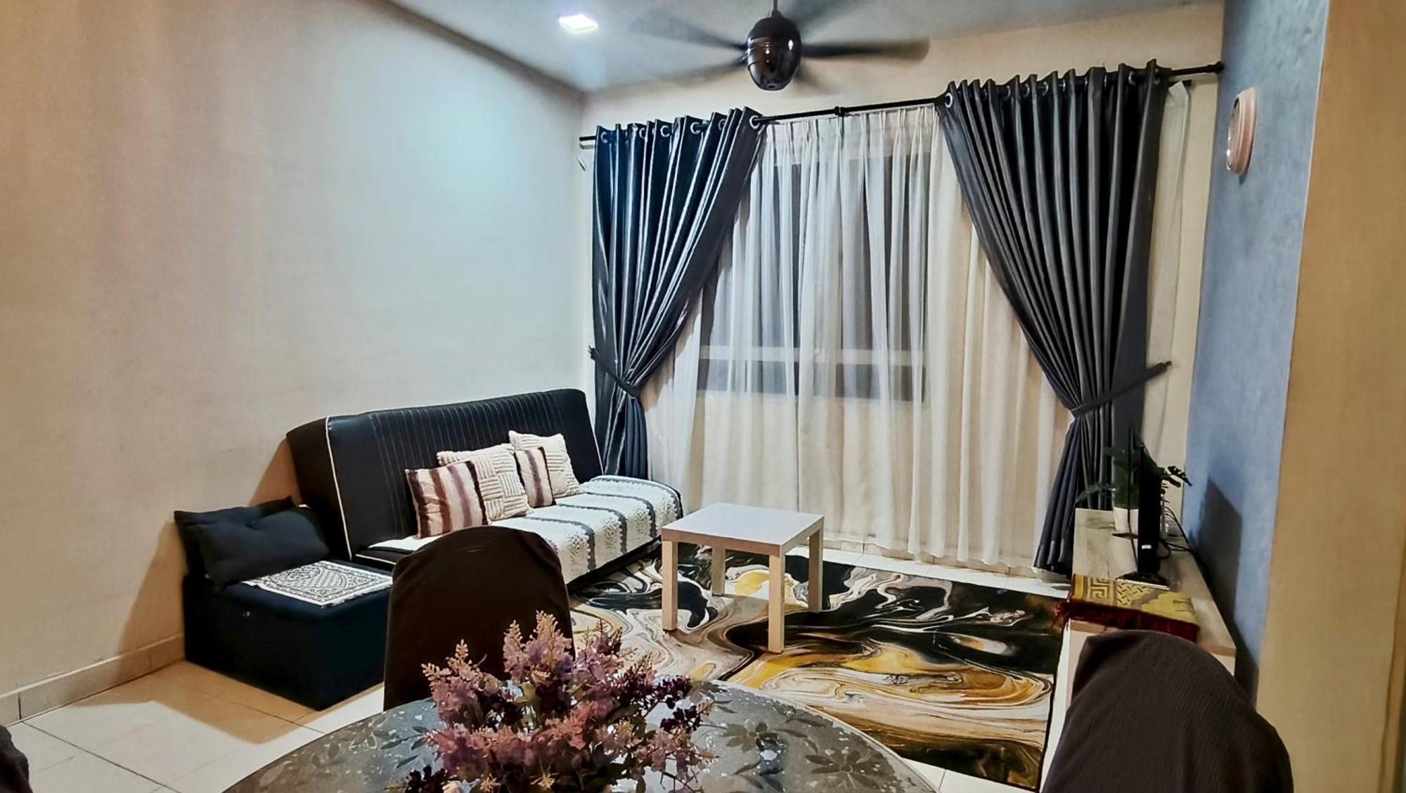 Leezahomestay Bayan Lepas Exteriör bild