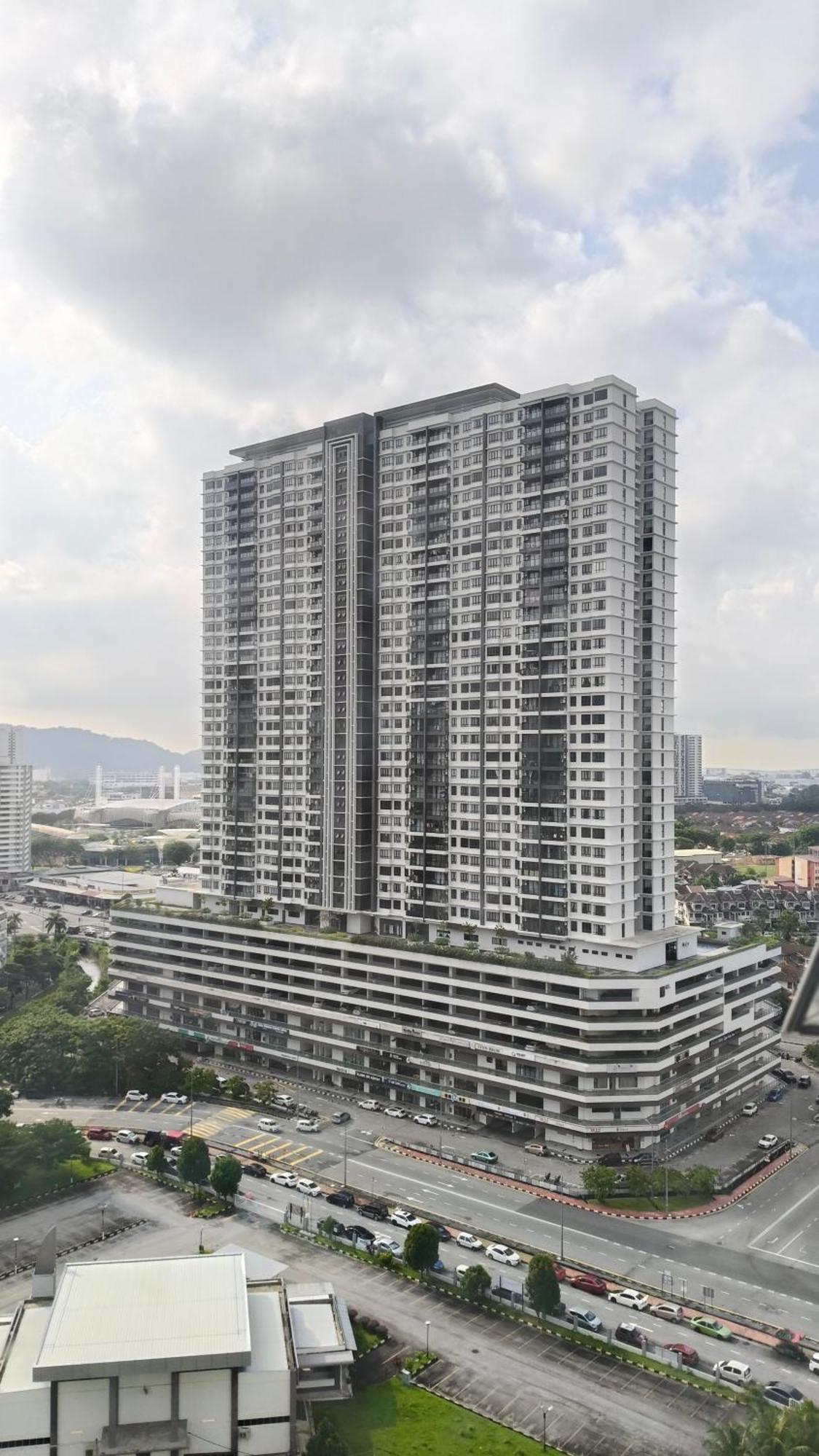 Leezahomestay Bayan Lepas Exteriör bild