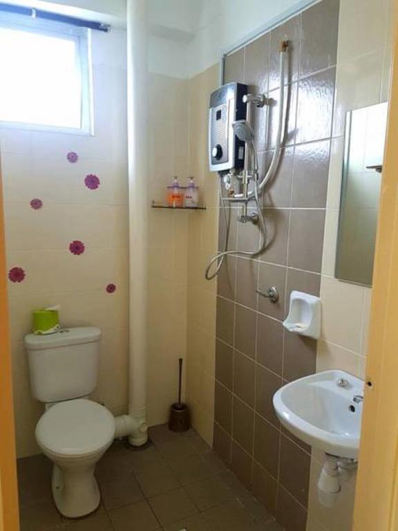 Leezahomestay Bayan Lepas Exteriör bild